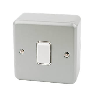 MK Metalclad Plus K3591ALM 10AX 1-Gang 2-Way Light Switch product image